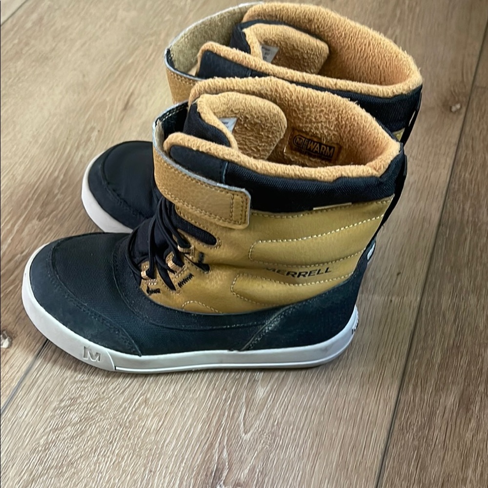 Merrell Black and Tan Rain & Snow Boots Waterproof Insulated kids size US 12.